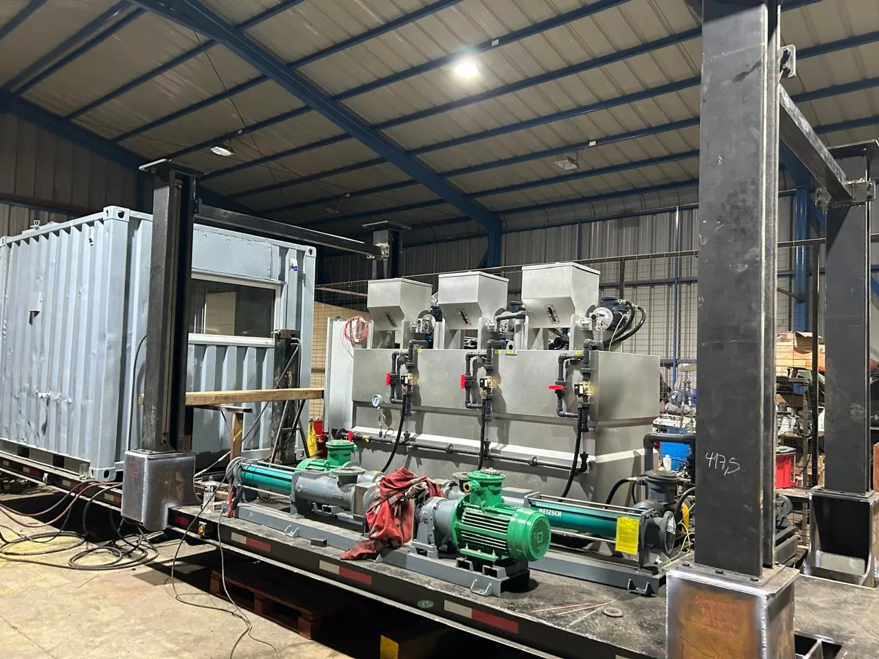 Taller de Vermetal con equipo de tratamiento en mantenimiento
